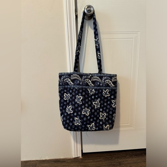 **WALLET INCLUDED** LIKE NEW ⭐️ VINTAGE, RETIRED NAVY VERA BRADLEY TOTE - Picture 1 of 7